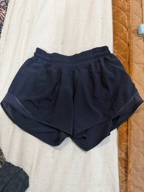 lululemon athletica hotty hot 4"